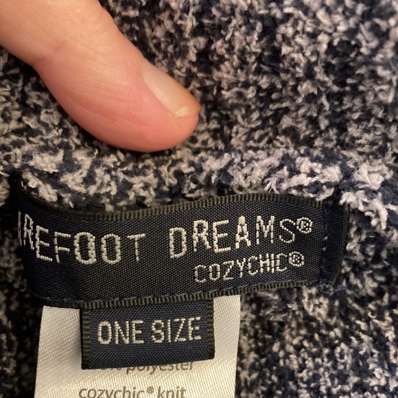 Barefoot Dreams Cozy Chic poncho - Picture 4 of 4